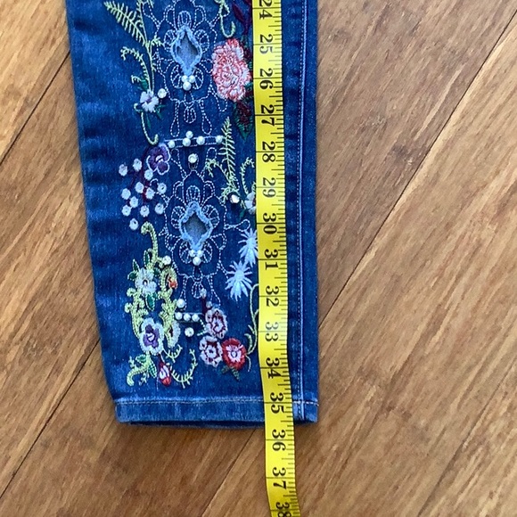 Venus Embroidered Cropped Ankle Blue Jeans - Picture 8 of 11